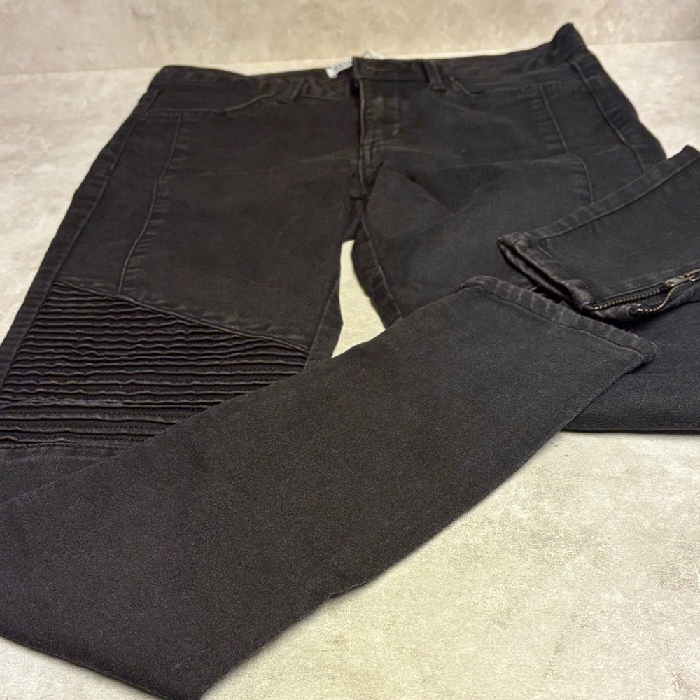 Zara Women’s Black Skinny Jeans